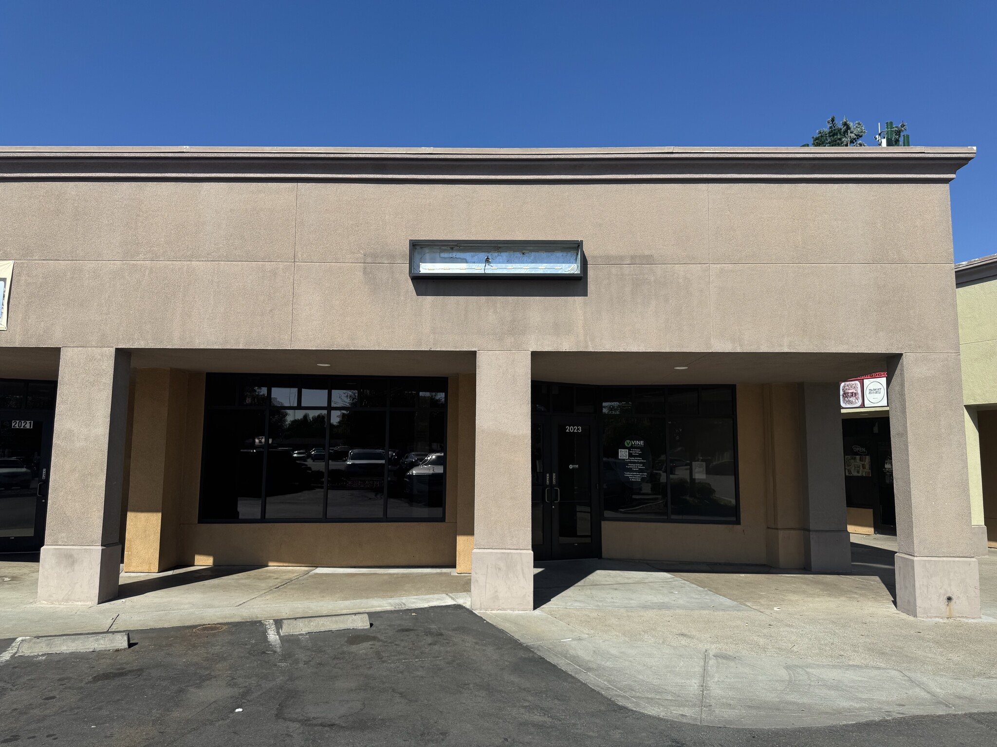 2001-2055 Tully Rd, Modesto, CA à louer Photo intérieure– Image 1 sur 3