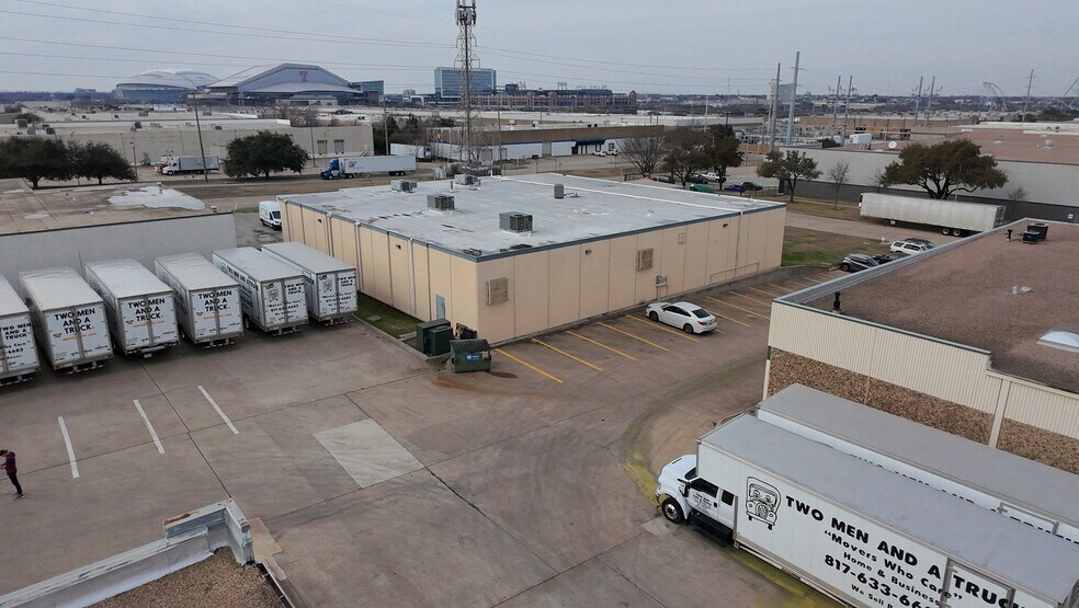 320-322 International Pky, Arlington, TX à louer - Photo de l’immeuble – Image 2 sur 21