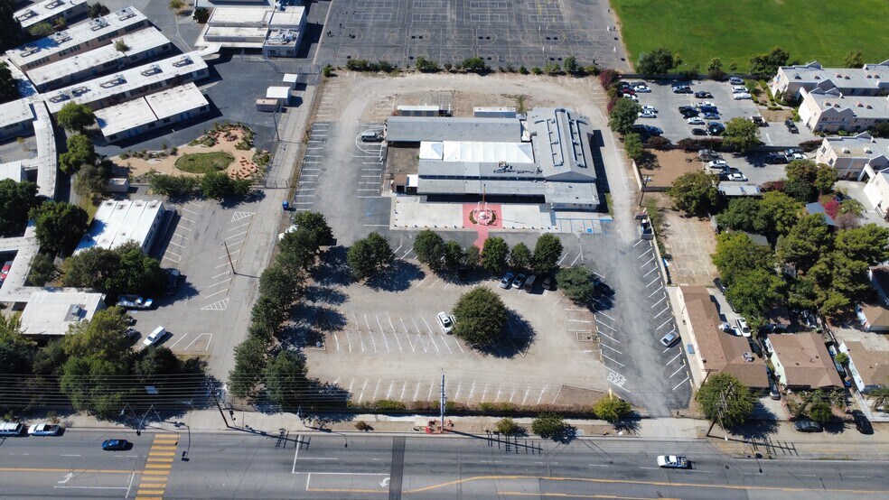 9989 Laurel Canyon Blvd, Pacoima, CA à vendre - Photo de l’immeuble – Image 1 sur 7