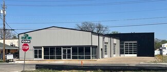 Plus de détails pour 701 S. Locust D S Locust St, Denton, TX - Local d'activités à louer