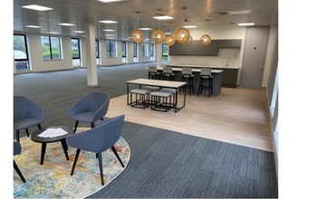 Manor Royal, Crawley à louer Photo intérieure– Image 2 sur 3