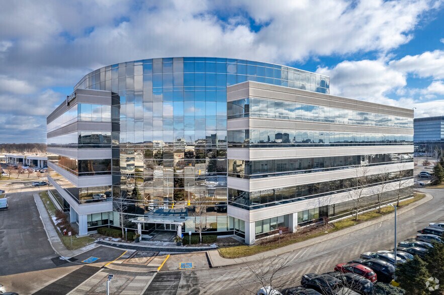 6985 Financial Dr, Mississauga, ON à louer - Photo de l’immeuble – Image 1 sur 8