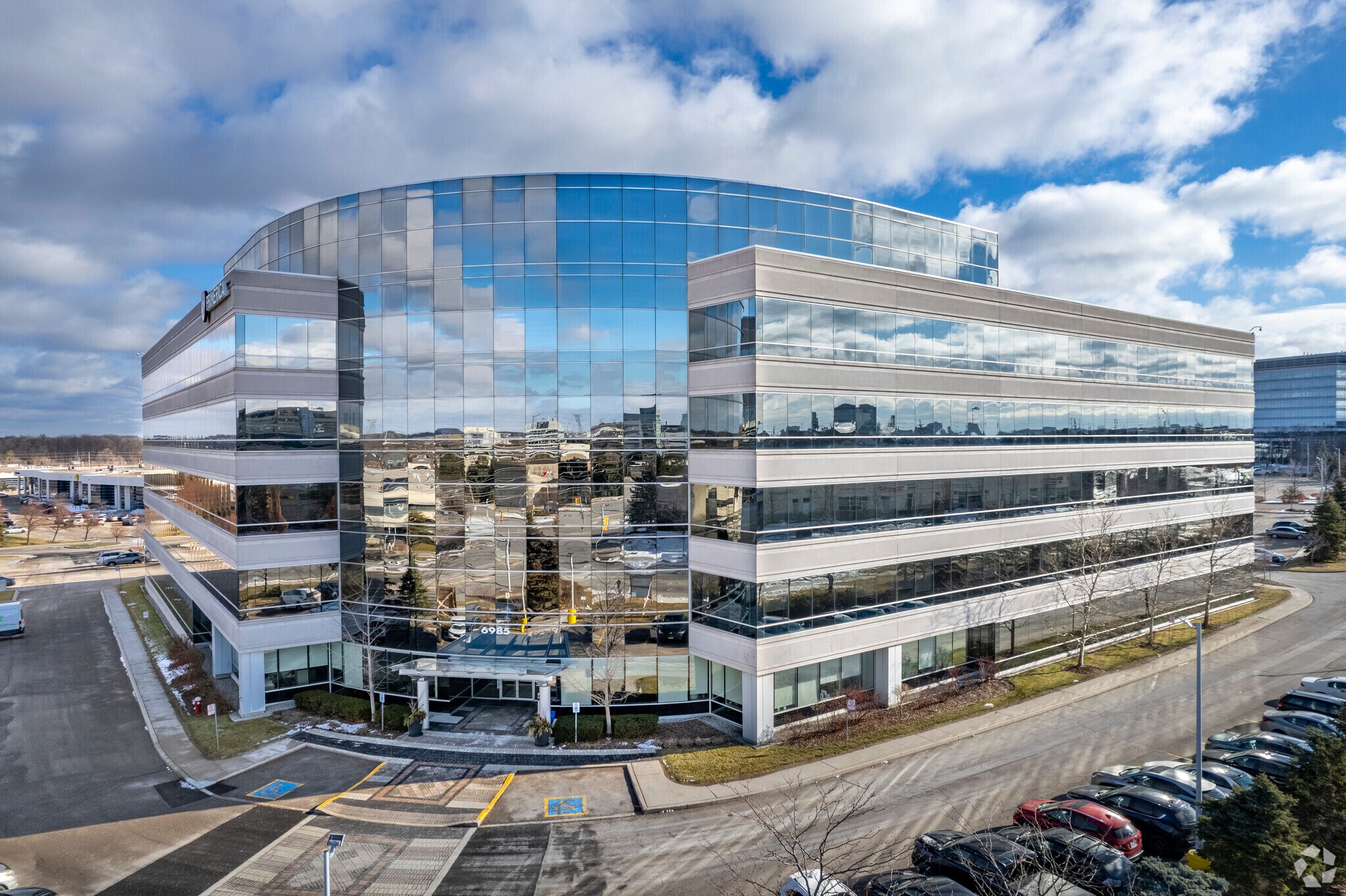 6985 Financial Dr, Mississauga, ON à louer Photo de l’immeuble– Image 1 sur 9
