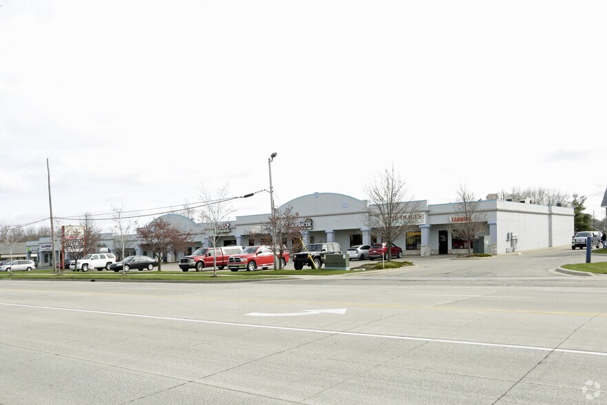 1111-1153 S Washington Ave, Holland, MI à louer - Photo de l’immeuble – Image 3 sur 8