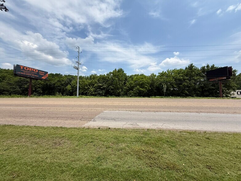1556 Riverside dr, Chattanooga, TN à vendre - Photo de l’immeuble – Image 2 sur 3