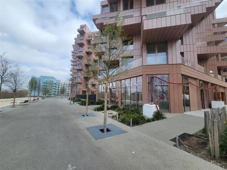 Local commercial dans Saint-Ouen-sur-Seine à louer - Photo de l’immeuble – Image 2 sur 6