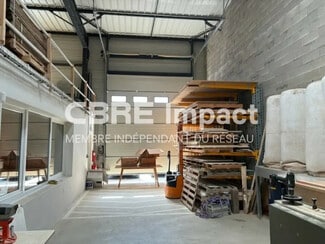 Plus de détails pour Local d'activités à louer