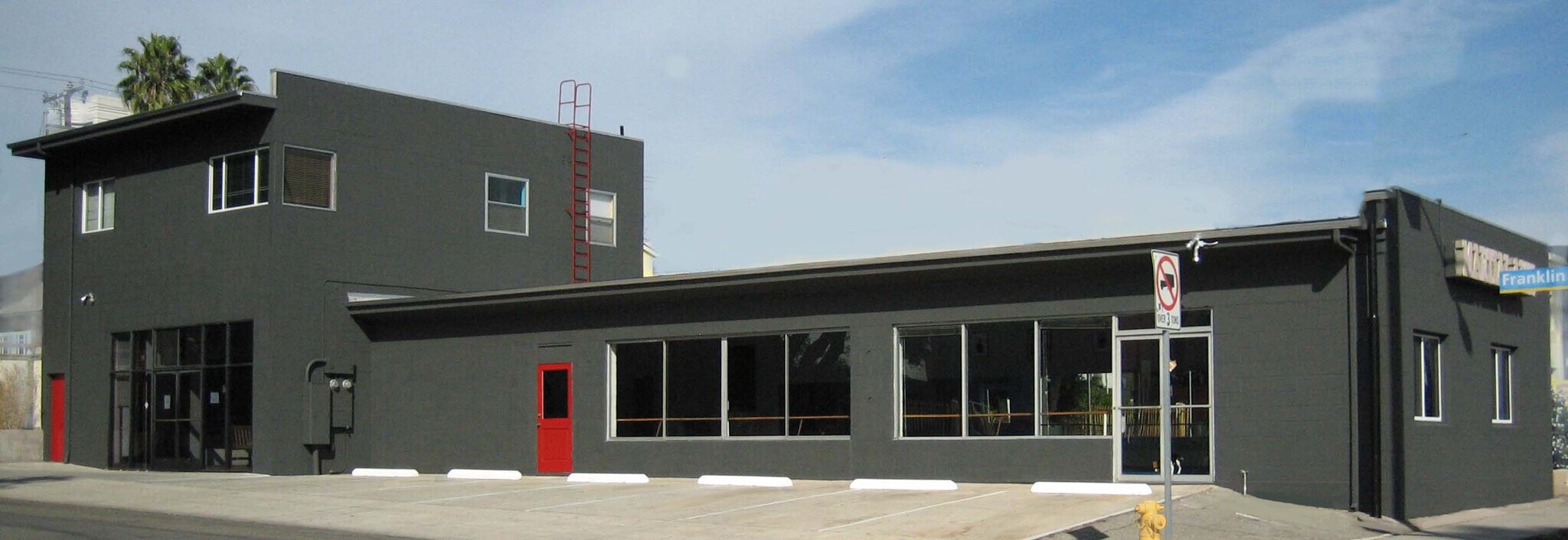 3201 Santa Monica Blvd, Santa Monica, CA à louer Photo principale– Image 1 sur 5