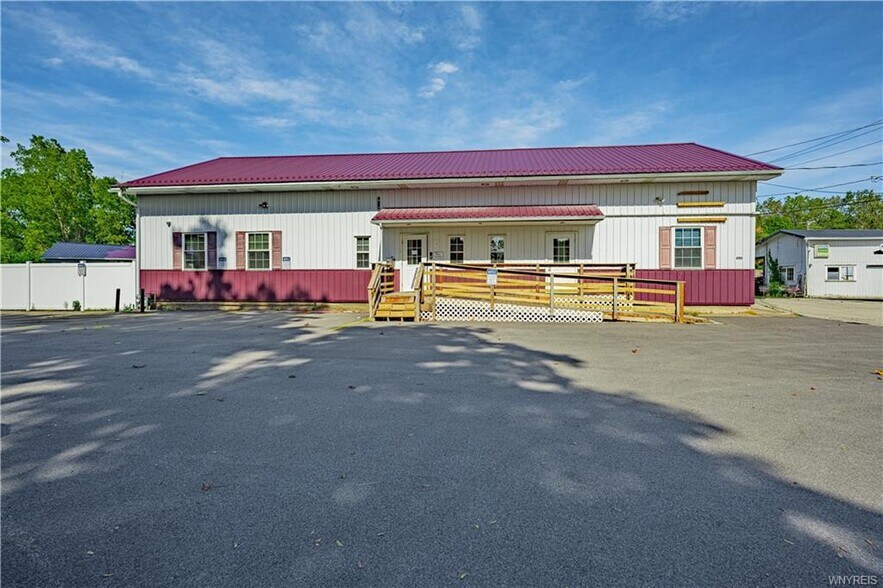 6115 1st St, Newfane, NY à vendre - Photo principale – Image 1 sur 48