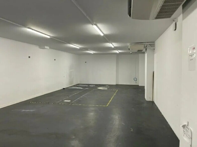 Local d’activités dans Bordeaux à louer - Photo de l’immeuble – Image 3 sur 7