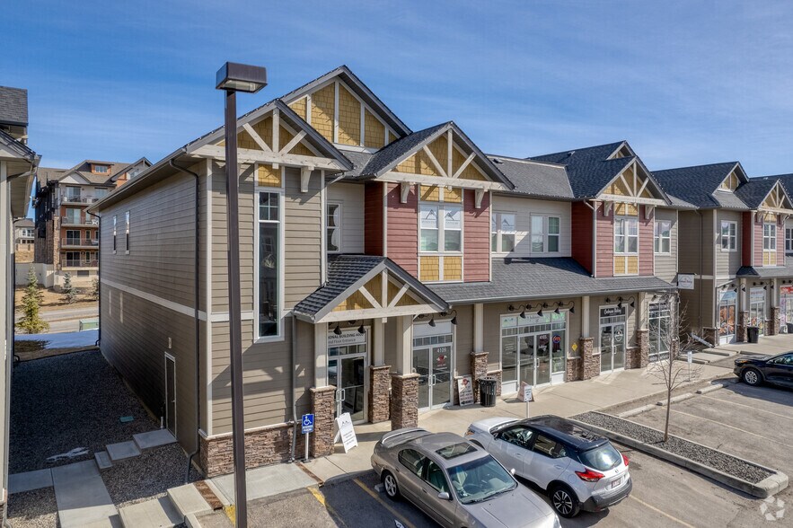 101 Sunset Dr, Cochrane, AB à vendre - Photo de l’immeuble – Image 3 sur 10