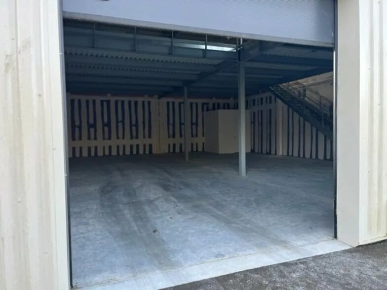 Local d’activités dans Salleboeuf à louer - Photo intérieure – Image 3 sur 6