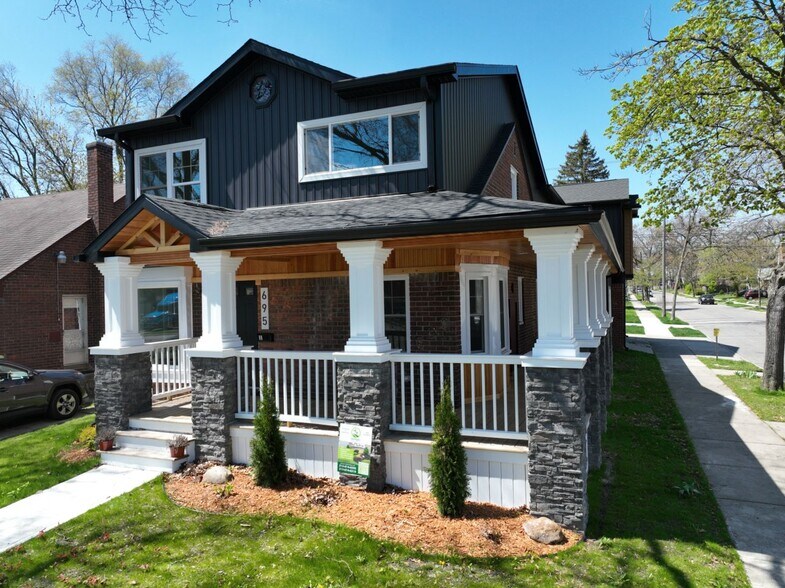 695 Livernois St, Ferndale, MI à vendre - Photo de l’immeuble – Image 1 sur 25