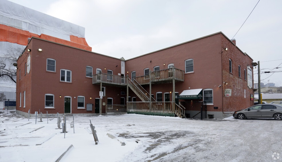 606 Meredith Rd NE, Calgary, AB à vendre - Photo de l’immeuble – Image 2 sur 54