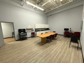 4 Bud Way, Nashua, NH à louer Photo intérieure– Image 2 sur 4