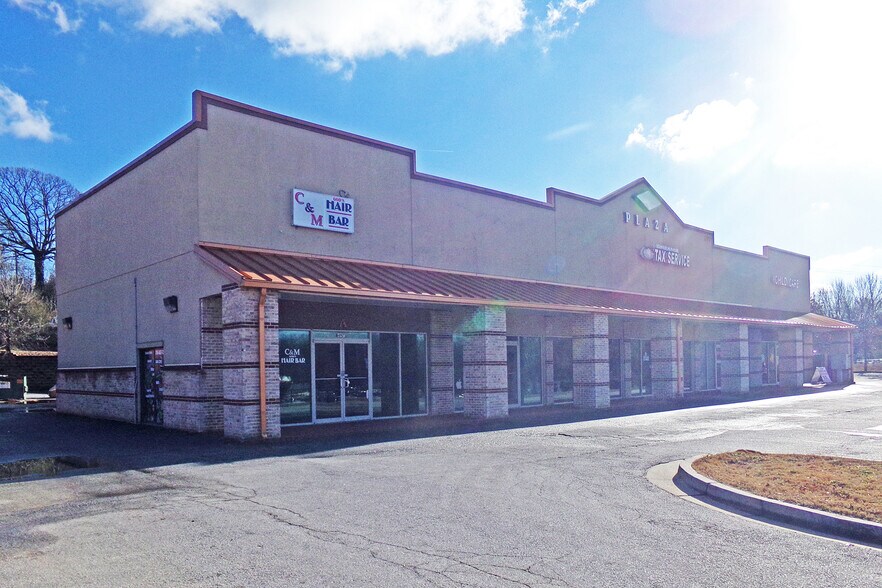 697 Ruskin Dr, Forest Park, GA à louer - Photo de l’immeuble – Image 3 sur 4