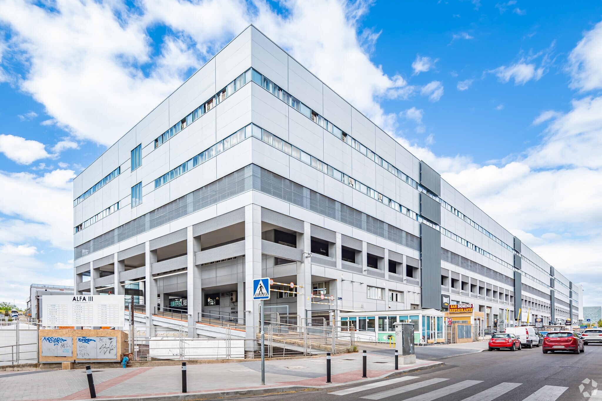 Calle de Isabel Colbrand, 10-12, Madrid, Madrid à louer Photo principale– Image 1 sur 19