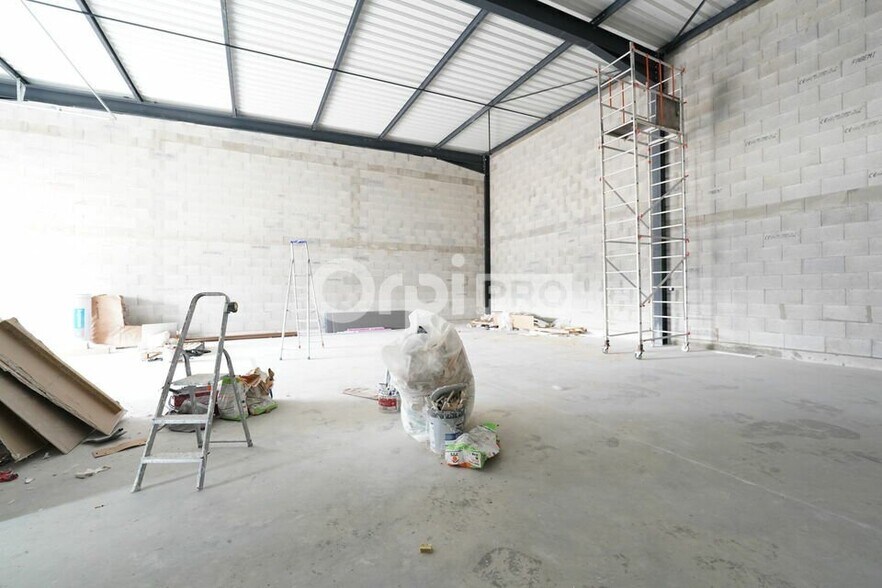 275 Rue Du Petit Bois, Mornant à louer - Photo de la construction – Image 3 sur 10
