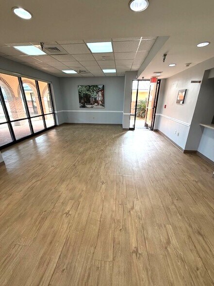 4531 N Davis Hwy, Pensacola, FL à louer - Photo de l’immeuble – Image 3 sur 20
