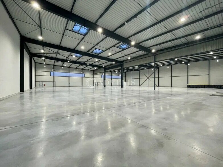 Industriel/Logistique dans Aulnay-sous-Bois à louer - Photo de l’immeuble – Image 2 sur 5