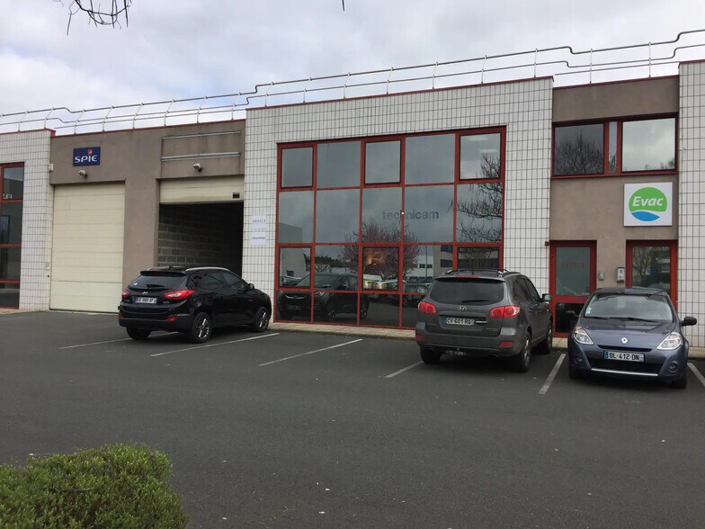 Local d’activités dans Herblay-sur-Seine à louer - Photo de l’immeuble – Image 2 sur 9