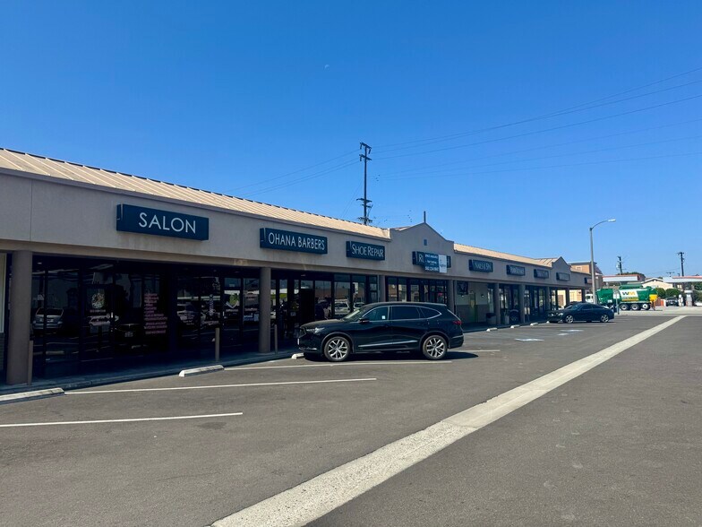 6400-6440 E Stearns St, Long Beach, CA à louer - Photo de l’immeuble – Image 1 sur 5