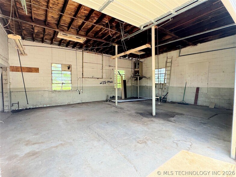 728 Main St, Cushing, OK à vendre - Photo intérieure – Image 3 sur 12