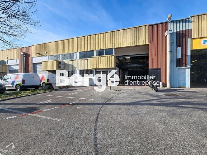Industriel/Logistique dans Mandelieu-la-Napoule à louer - Photo de l’immeuble – Image 2 sur 12