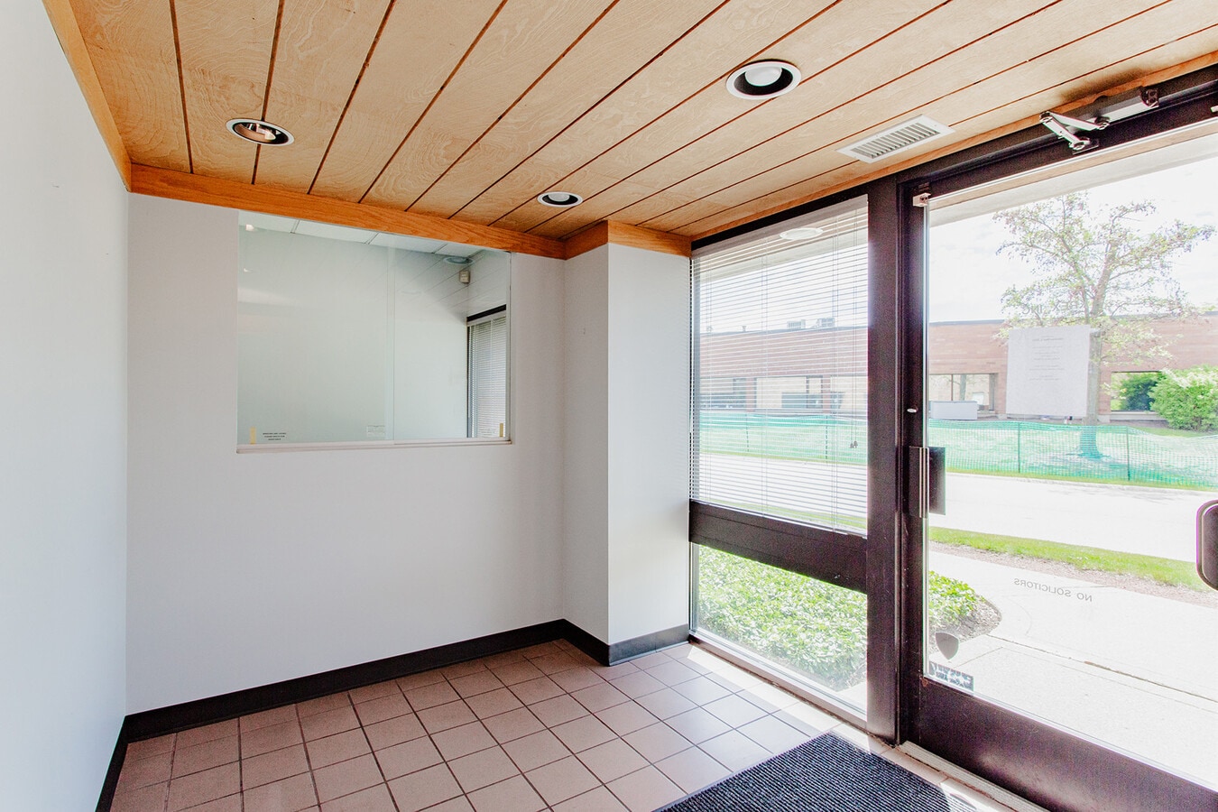 450 Skokie Blvd, Northbrook, IL 60062 - Lot 200 -  - Hall d’entrée - Image 1 of 18
