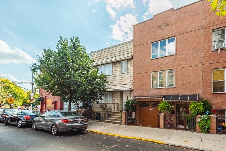 909 Lorimer St, Brooklyn, NY à vendre - Photo principale – Image 1 sur 15