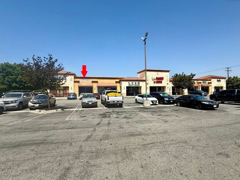 247-271 N Sanderson Ave, Hemet, CA à louer - Photo de l’immeuble – Image 2 sur 4