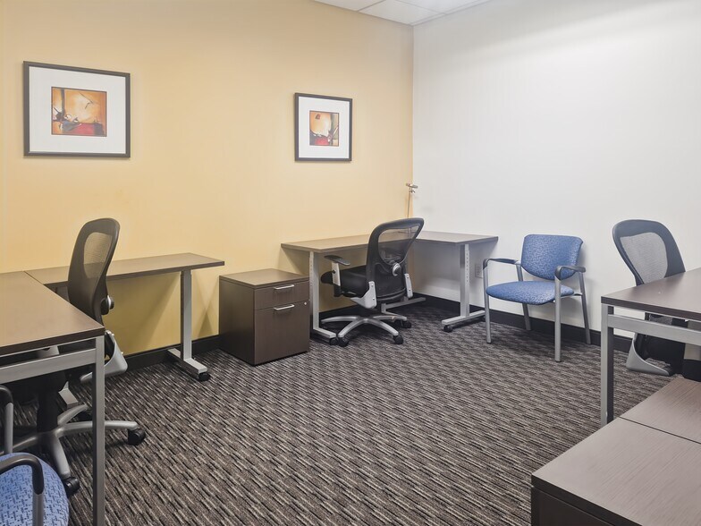 10200 Forest Green Blvd, Louisville, KY à louer - Photo de l’immeuble – Image 1 sur 39