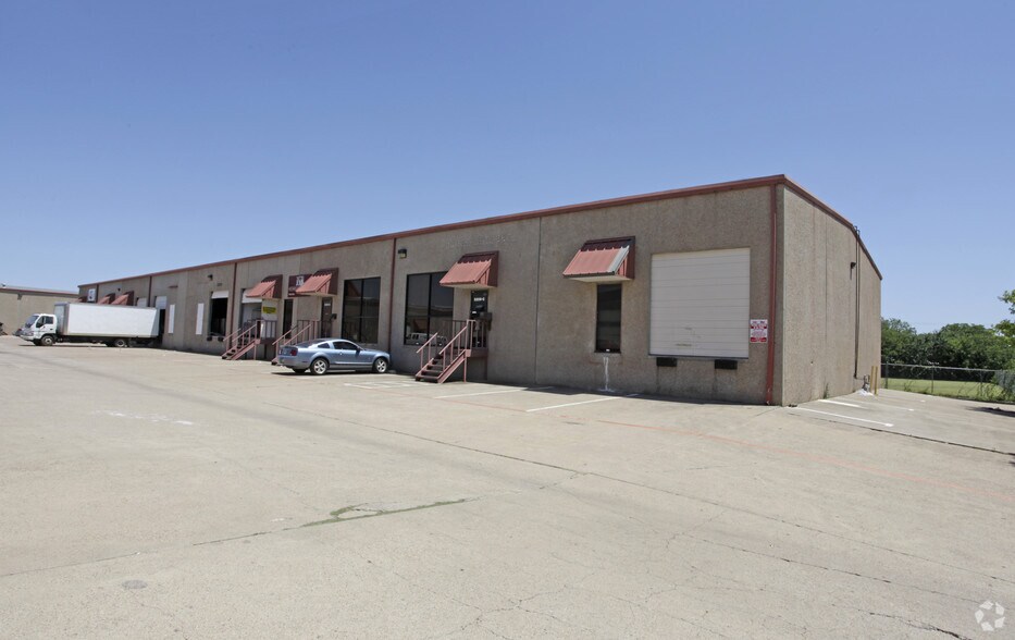 5209 Davis Blvd, North Richland Hills, TX à louer - Photo principale – Image 2 sur 12