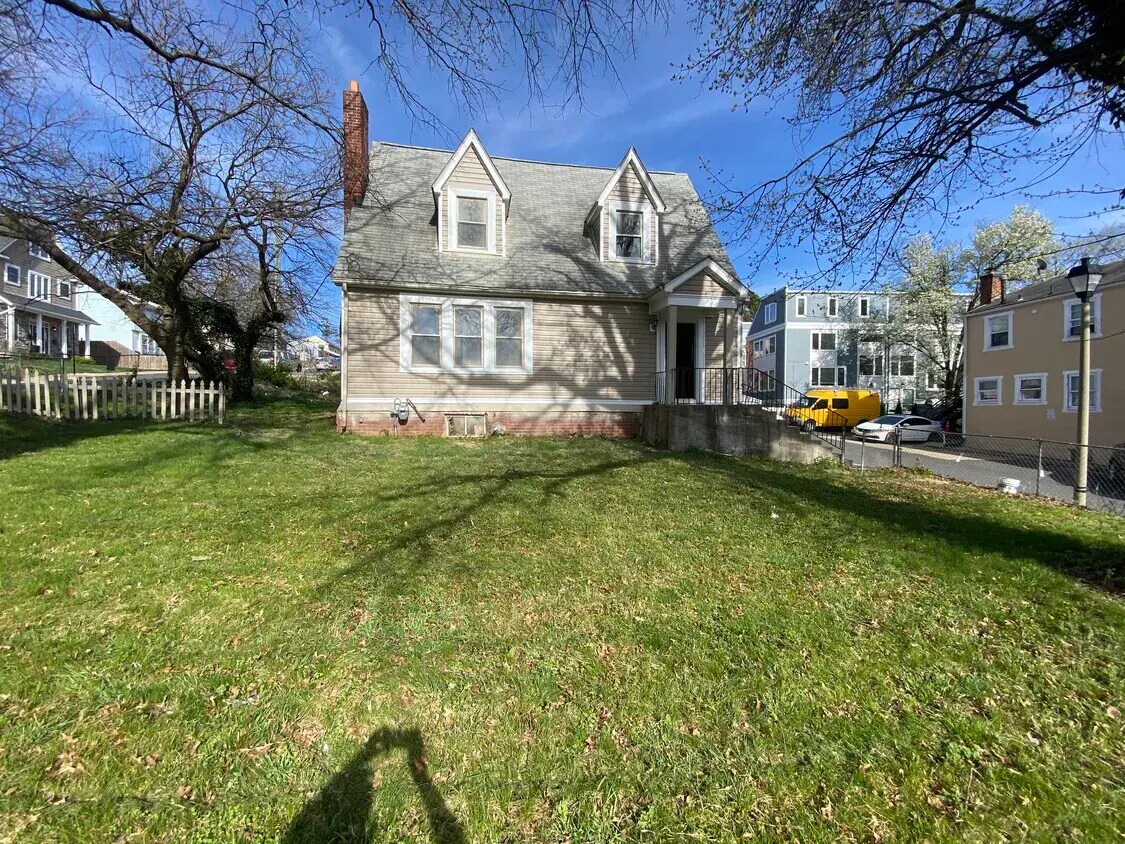 2401 S Shirlington Rd, Arlington, VA à louer Photo principale– Image 1 sur 3