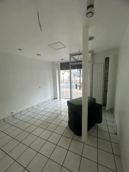 Local commercial dans Paris à louer - Photo de l’immeuble – Image 2 sur 5