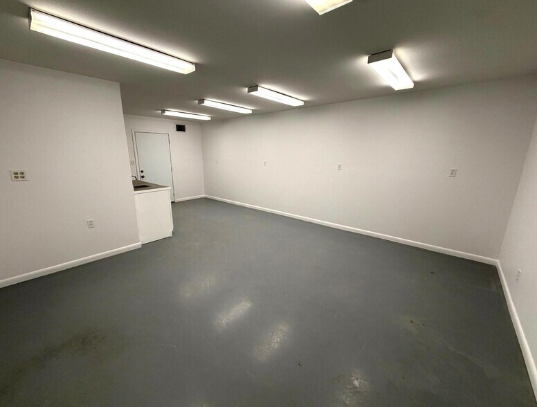 4222 Russell Dr, Corpus Christi, TX à louer - Photo de l’immeuble – Image 3 sur 8