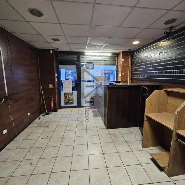 Plus de détails pour Local commercial à vendre