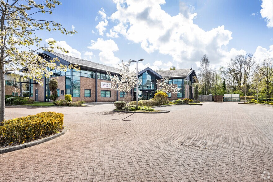 Stuart Rd, Altrincham à louer - Photo de l’immeuble – Image 2 sur 2