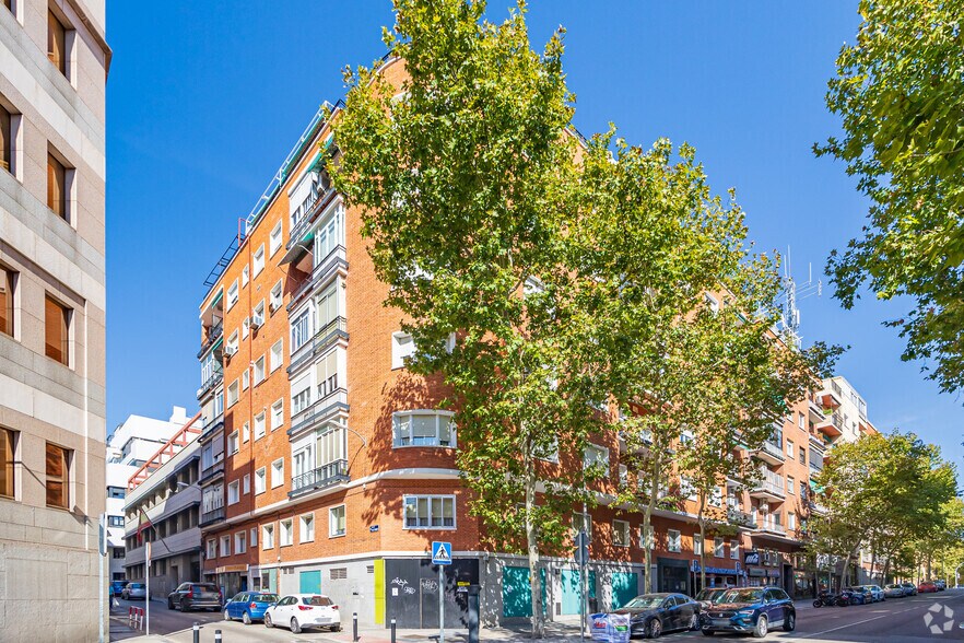 Calle De La Infanta Mercedes, 39, Madrid, Madrid à vendre - Photo principale – Image 1 sur 2