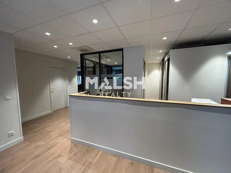 Bureau dans Lyon à louer - Photo de l’immeuble – Image 3 sur 11