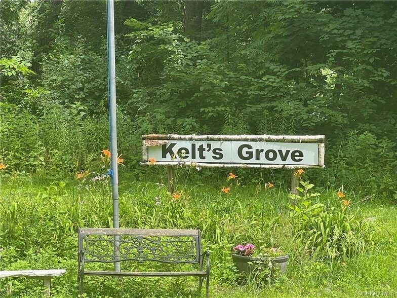 1 Kelts Grv, Waterford, NY à vendre - Photo de l’immeuble – Image 2 sur 25