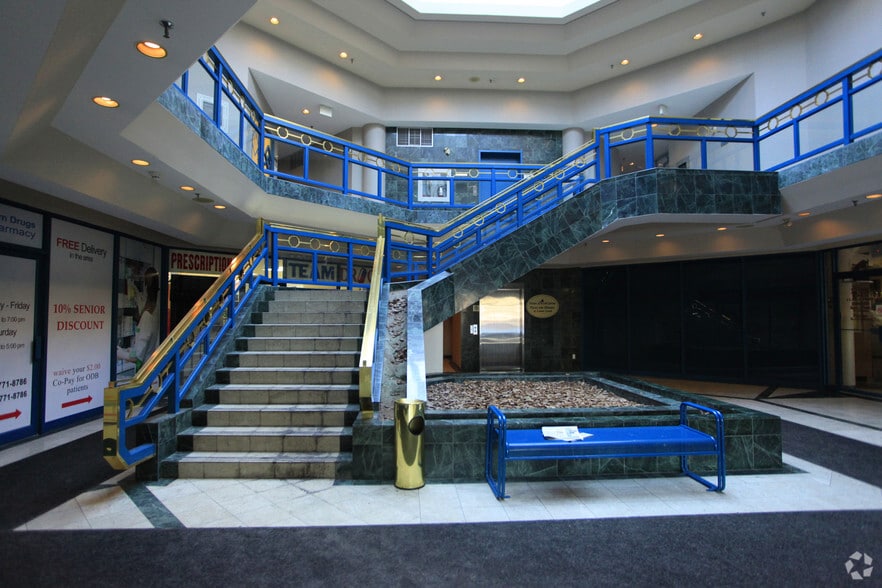 7300-7330 Yonge St, Vaughan, ON à louer - Hall d’entrée – Image 2 sur 9