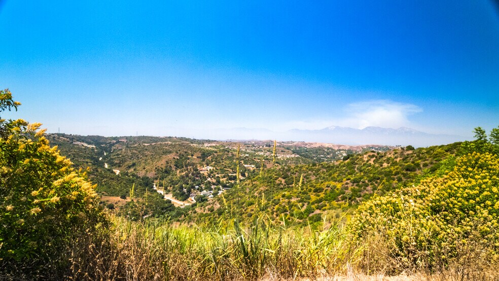 7099 E. Carbon Canyon Rd, Brea, CA à vendre - Photo de l’immeuble – Image 2 sur 21