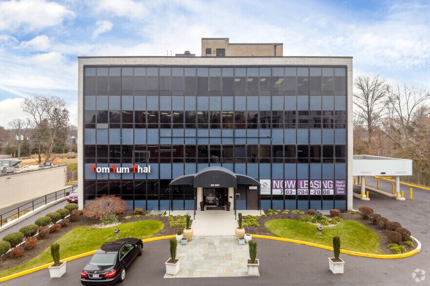 226 Maple Ave W, Vienna, VA à louer - Photo de l’immeuble – Image 2 sur 16