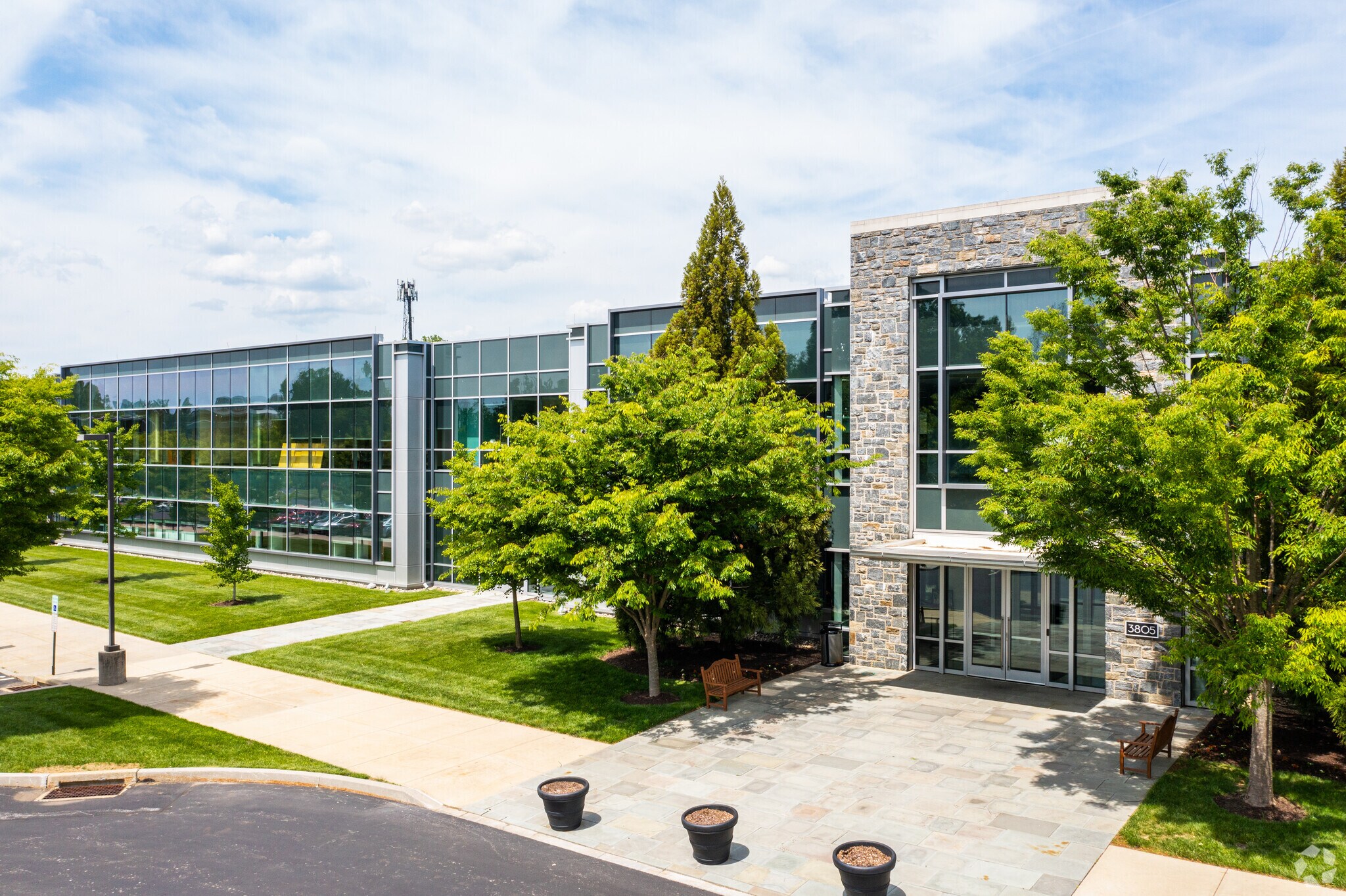 3805 West Chester Pike, Newtown Square, PA à louer Photo principale– Image 1 sur 10
