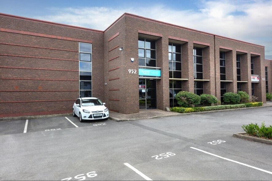 950-955 Yeovil Rd, Slough à louer - Photo de l’immeuble – Image 3 sur 18