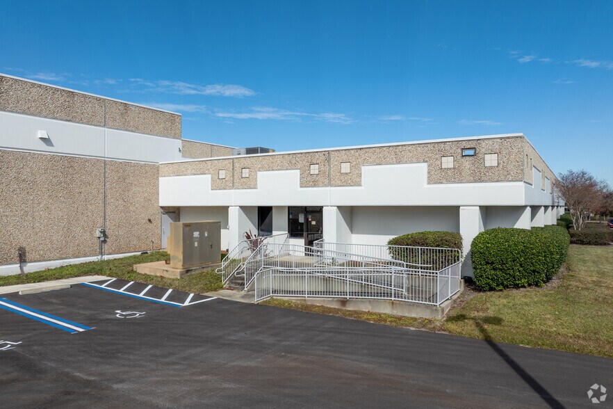 3200 Mercy Dr, Orlando, FL à louer - Photo de l’immeuble – Image 3 sur 5