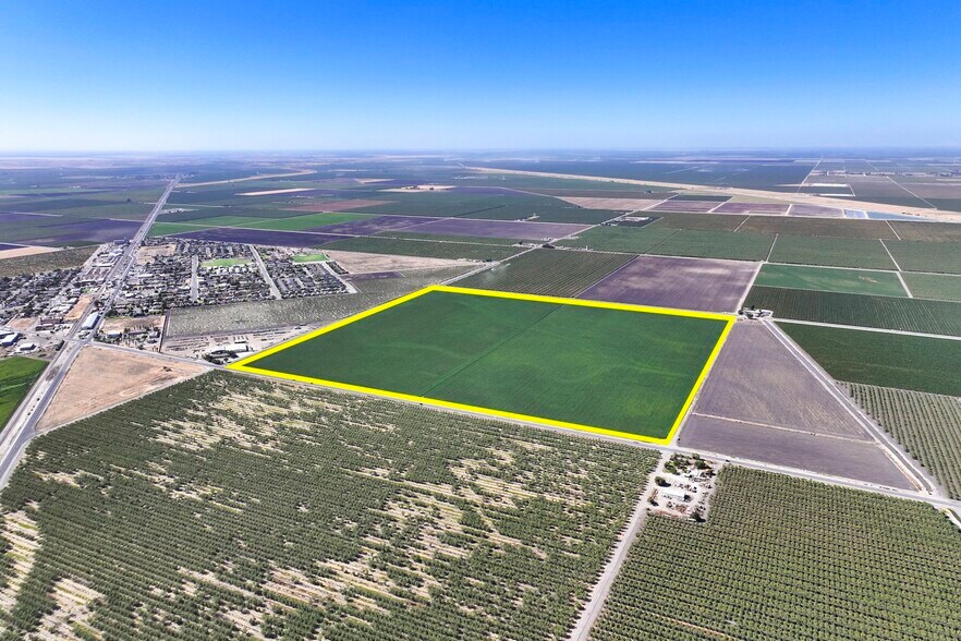 8990 Placer ave, San Joaquin, CA à vendre - Photo principale – Image 1 sur 12
