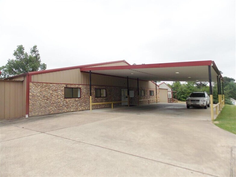 702 S Peachtree St, Jasper, TX à louer - Photo de l’immeuble – Image 3 sur 25