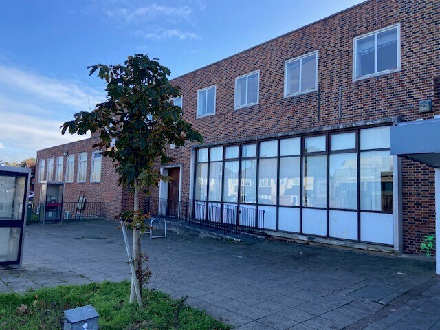 14-16 Elm Rd, Chessington à louer Photo de l’immeuble– Image 1 sur 4